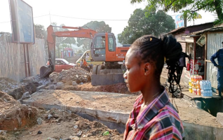 Kinshasa La Construction Dun Dalot Provoque Le Sectionnement Des