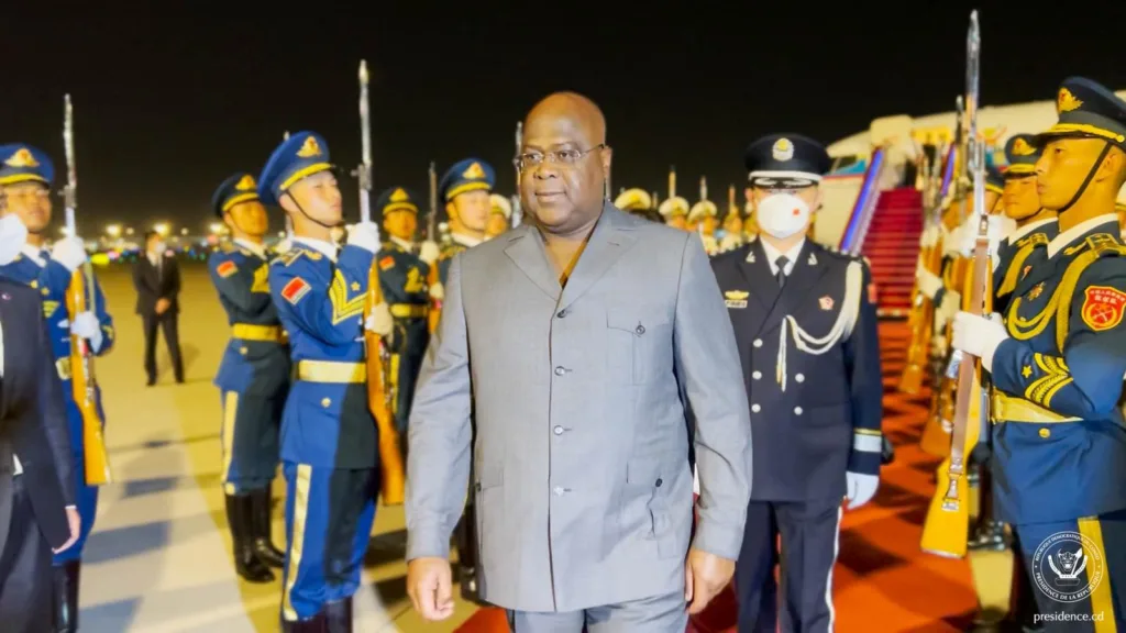 Le Chef de l’Etat traverse la haie d’honneur